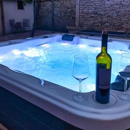Studios Barre With Jacuzzi Rovigno Esterno foto