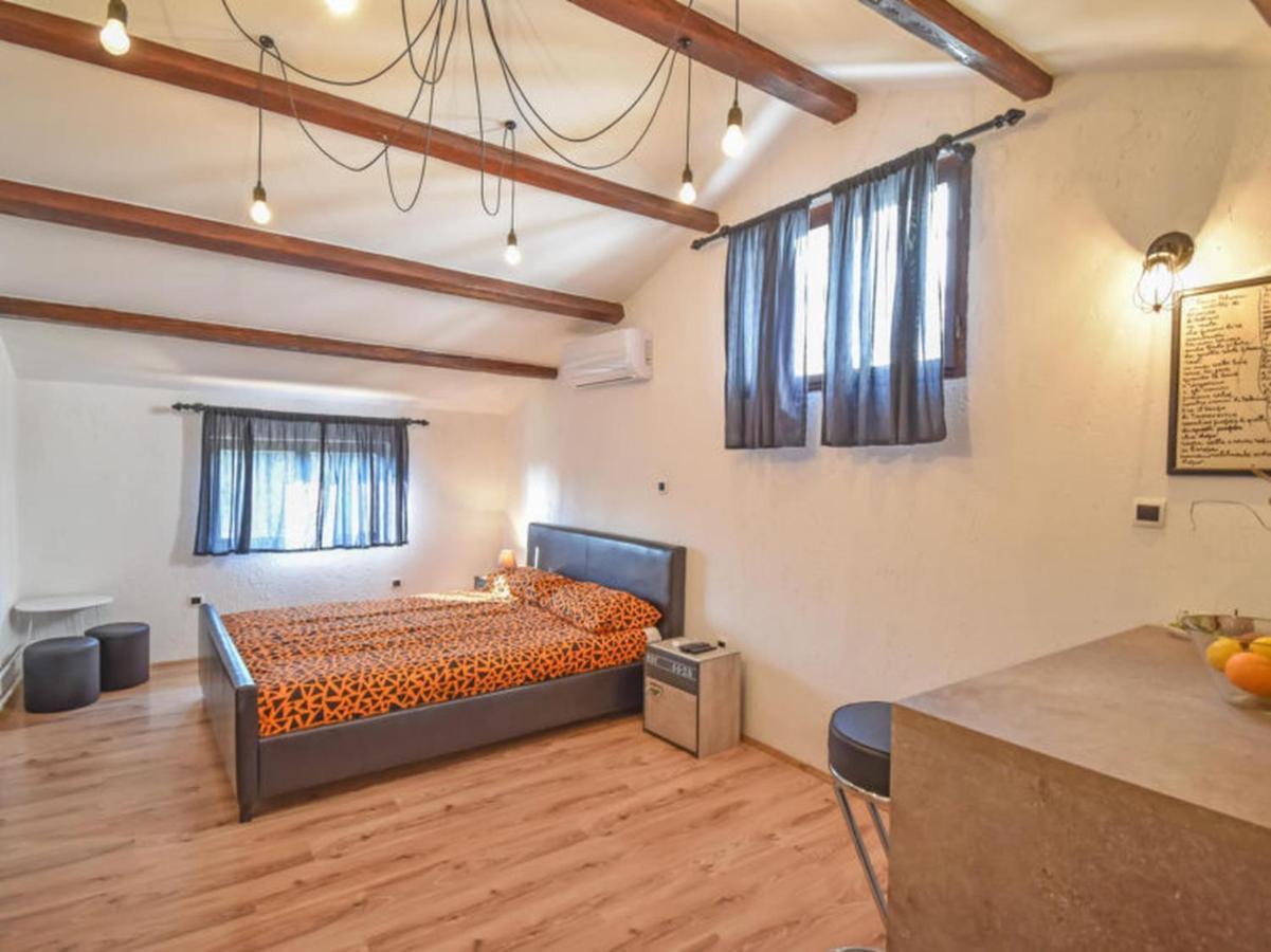 Studios Barre With Jacuzzi Rovigno Esterno foto