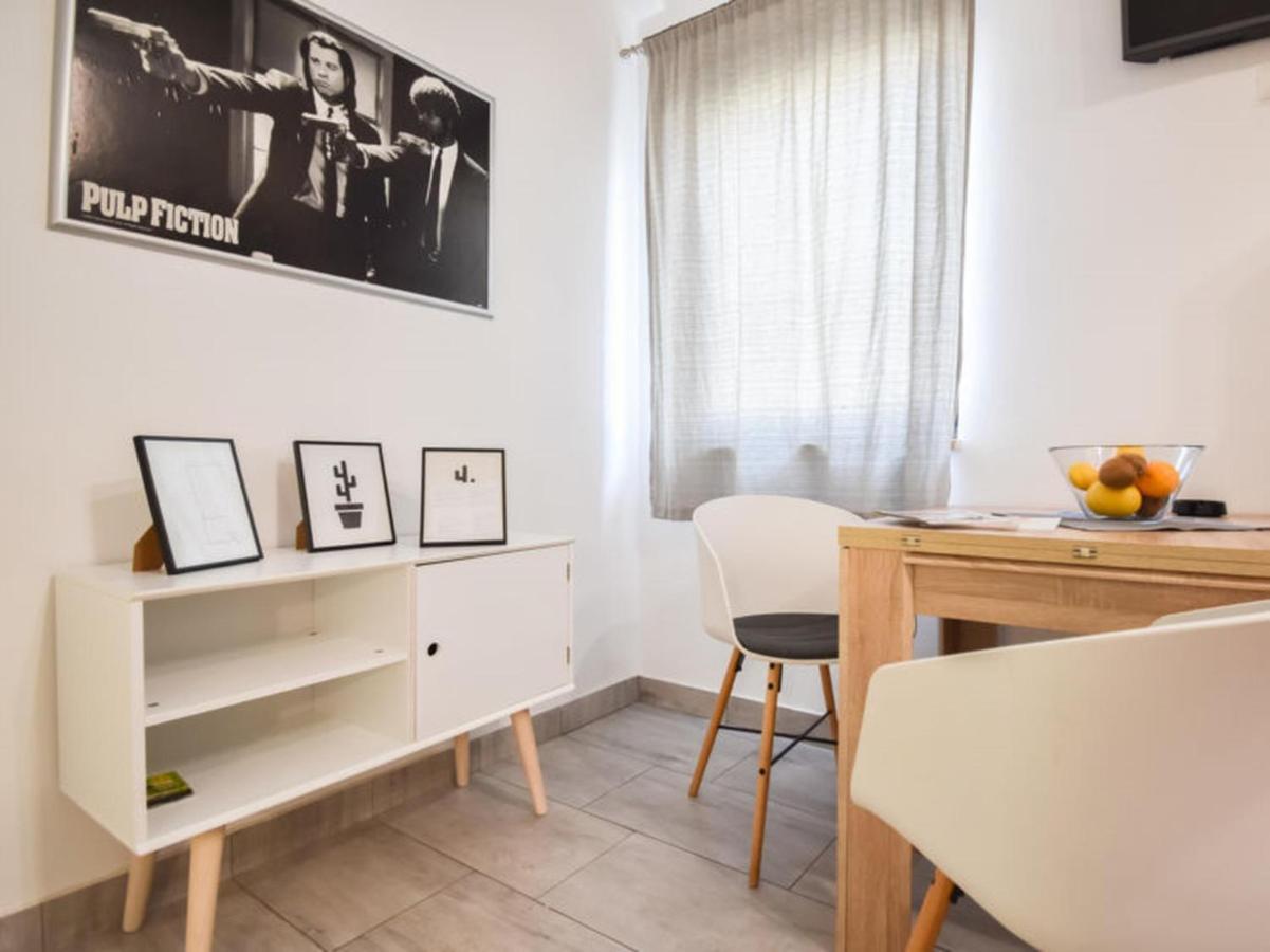 Studios Barre With Jacuzzi Rovigno Esterno foto