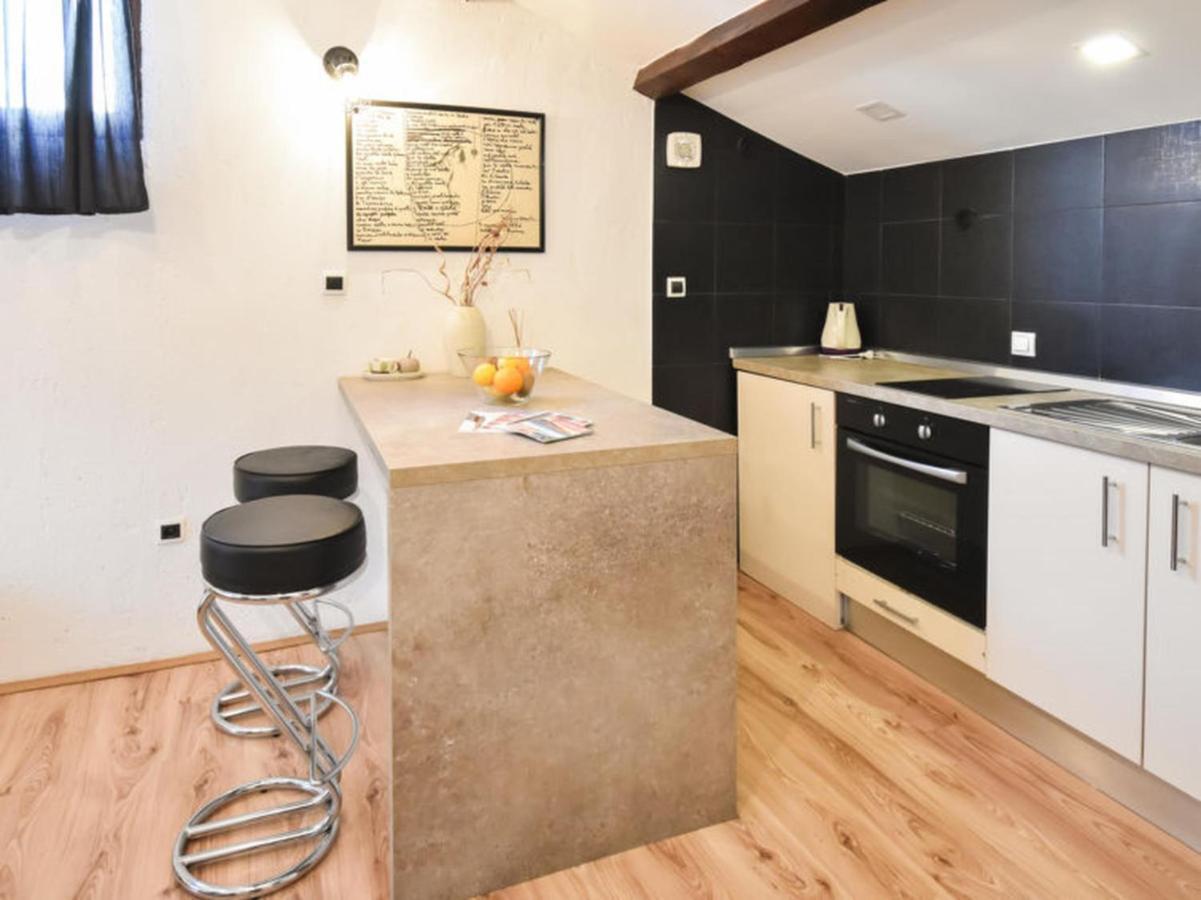 Studios Barre With Jacuzzi Rovigno Esterno foto