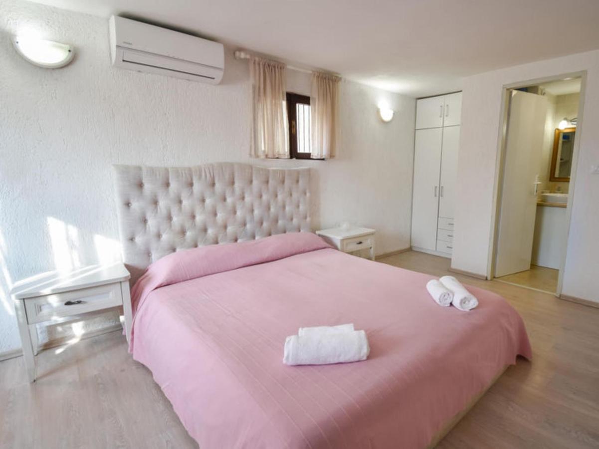 Studios Barre With Jacuzzi Rovigno Esterno foto