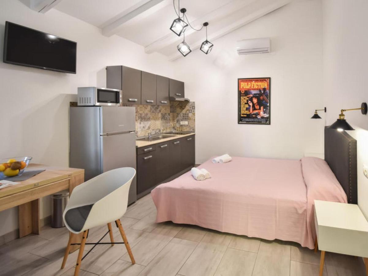 Studios Barre With Jacuzzi Rovigno Esterno foto