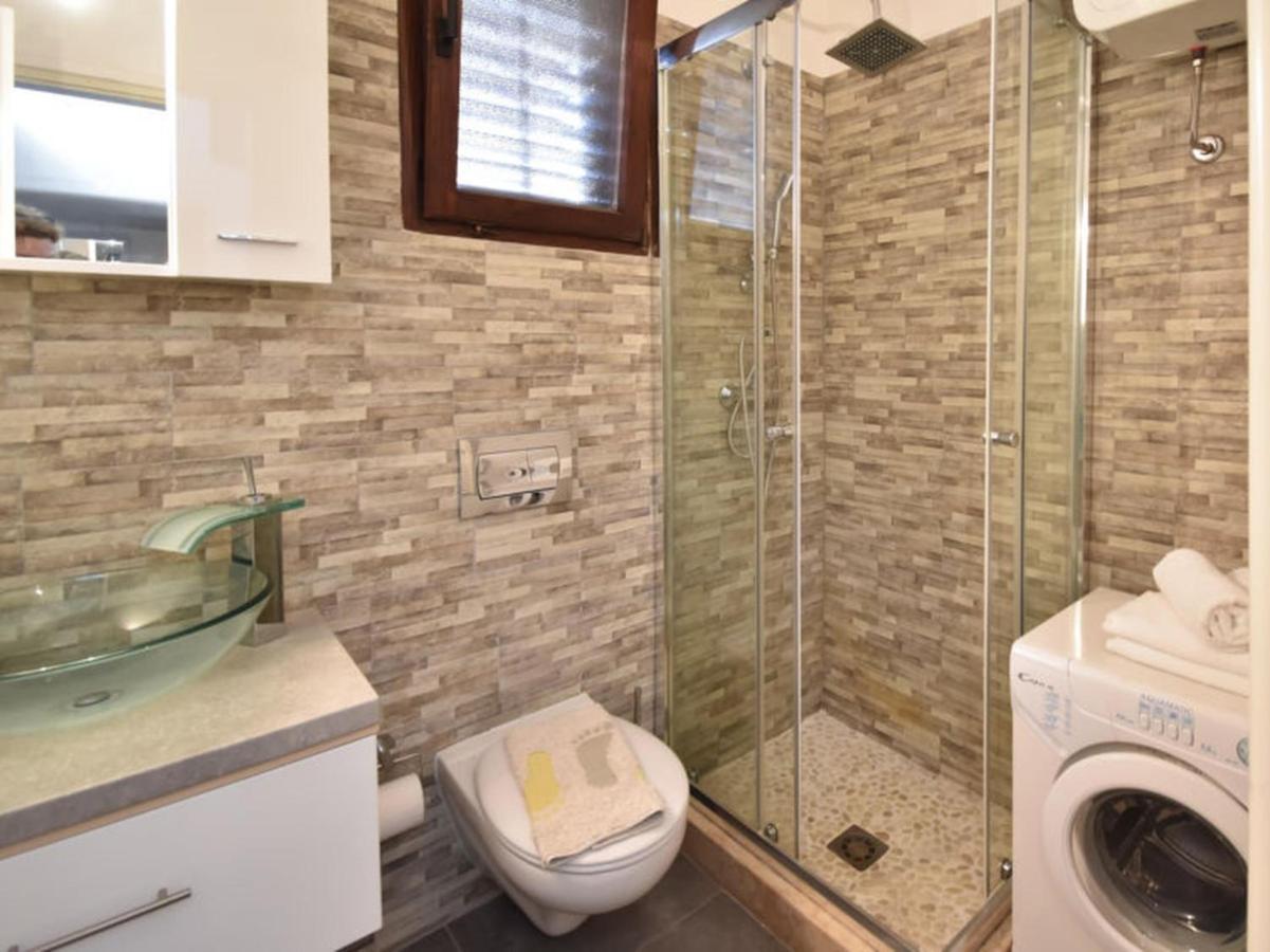 Studios Barre With Jacuzzi Rovigno Esterno foto