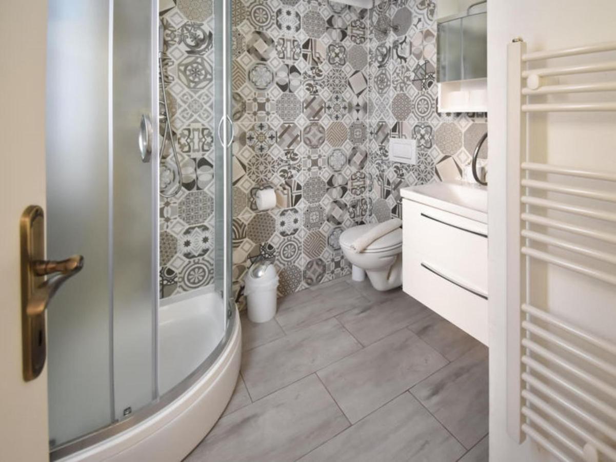 Studios Barre With Jacuzzi Rovigno Esterno foto