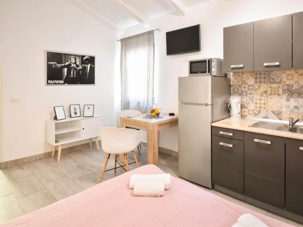 Studios Barre With Jacuzzi Rovigno Esterno foto