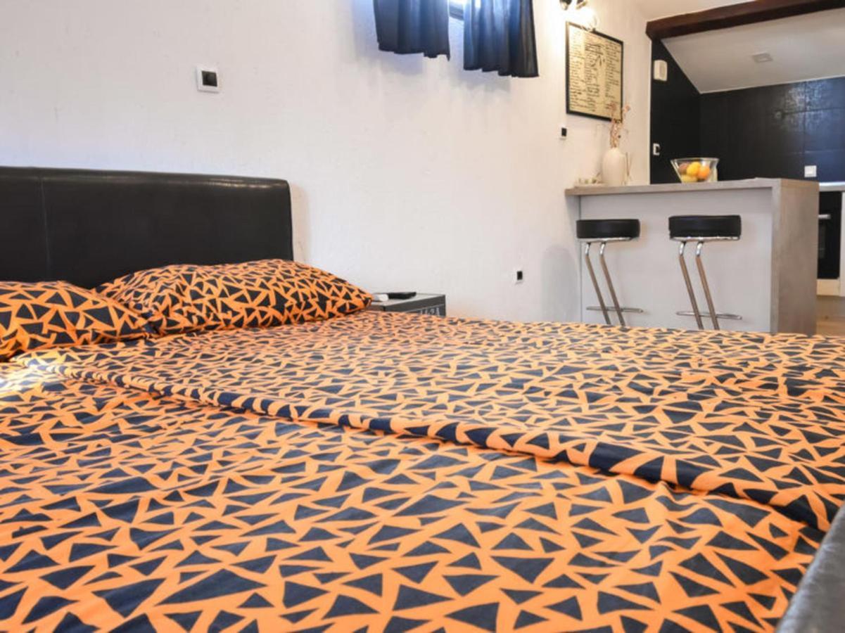 Studios Barre With Jacuzzi Rovigno Esterno foto