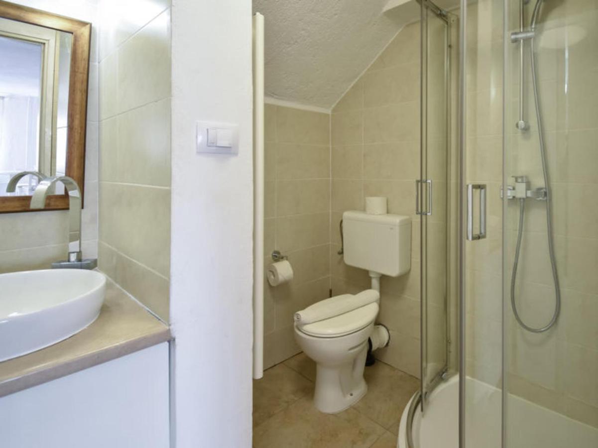 Studios Barre With Jacuzzi Rovigno Esterno foto