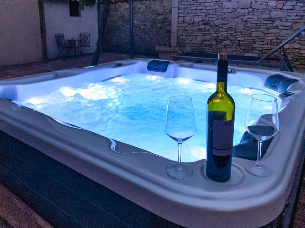 Studios Barre With Jacuzzi Rovigno Esterno foto