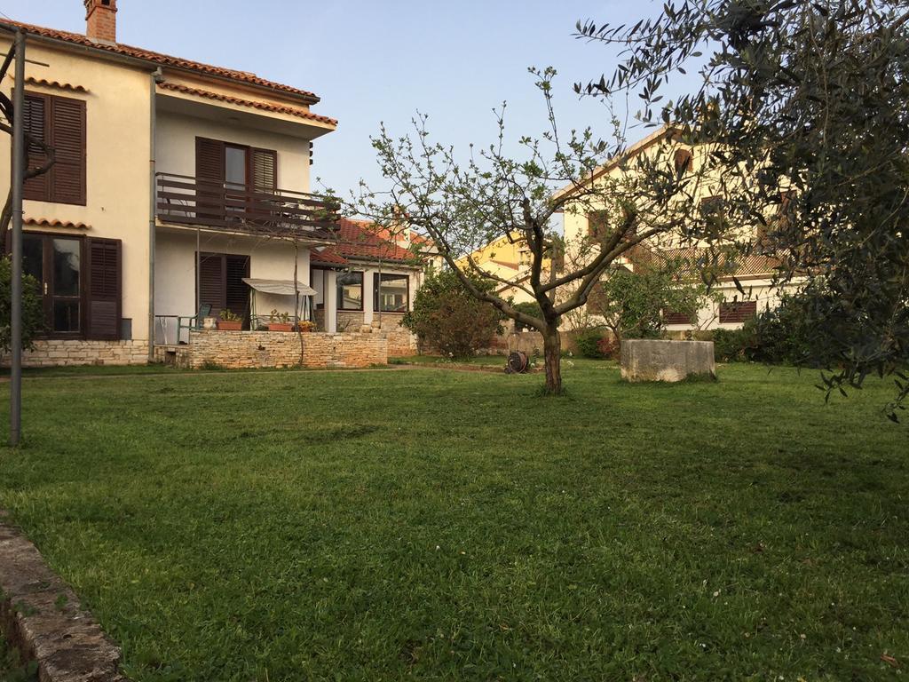 Studios Barre With Jacuzzi Rovigno Esterno foto